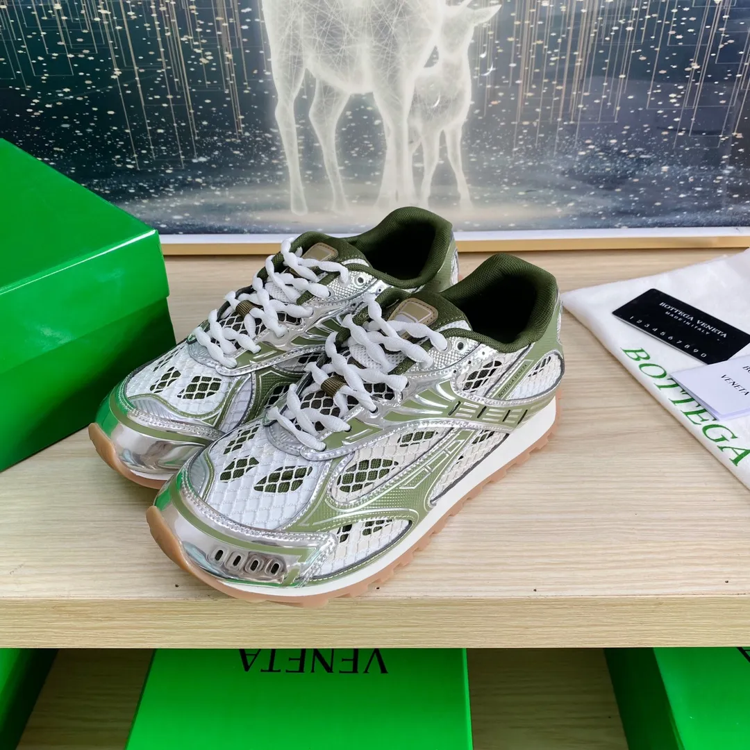 p620🐮🐮High-end version, the original 1:1 couple style new model is on the shelves🔥BV Orbit sneakers Wang Yibo's same style couple's Dad Runner sneakers, made of lightweight technical mesh fabric. Features a geometric patterned rubber outsole. The outsole is made of color-blocked TPU outsole. Size: women’s shoes 35-40, men’s shoes 39-45.